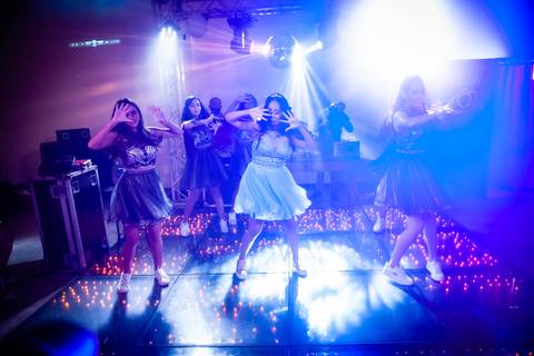 15 anos - festa  15 anos - Alice pais  das maravilhas  - vestido azul - festa de debutante  dança '