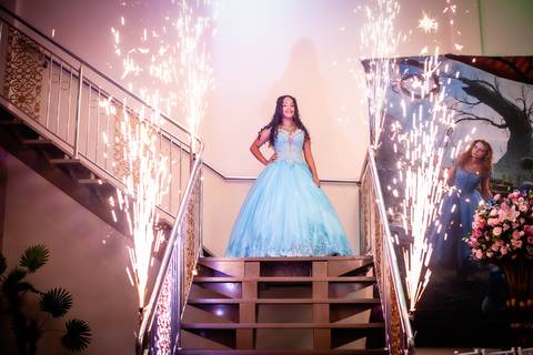 15 anos - festa  15 anos - Alice pais  das maravilhas  - vestido azul - festa de debutante  fotofos '