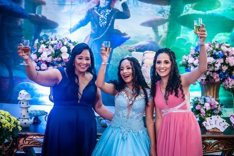 15 anos - festa  15 anos - Alice pais  das maravilhas  - vestido azul - festa de debutante  brinde '