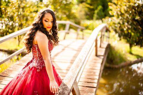 15 anos - debutante em brasilia - fotografia de debutante - vestido vermelho - debutande jadim botanico  -  na ponte '
