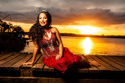 15 anos - debutante em brasilia - fotografia de debutante - vestido vermelho - debutande erminda dom bosco por do sol '