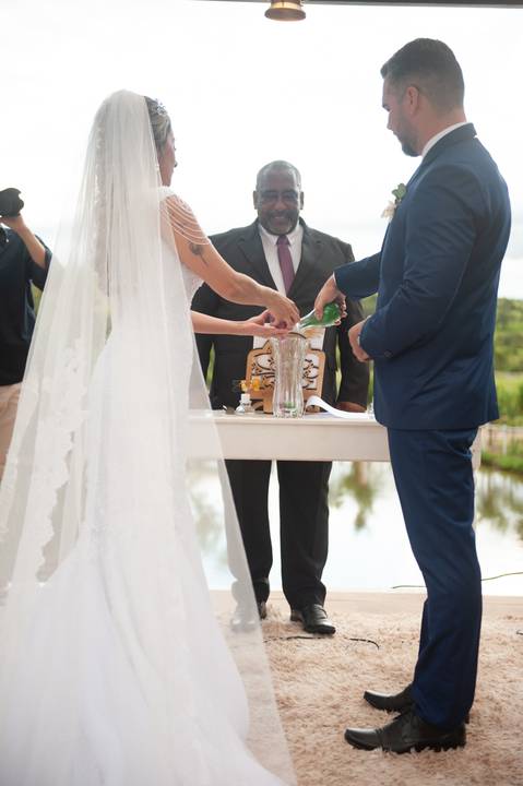 fazenda apoena  -  casamento - casamento annie e Advaldo - casamento na fazenda  - colocando as areias  juntos '
