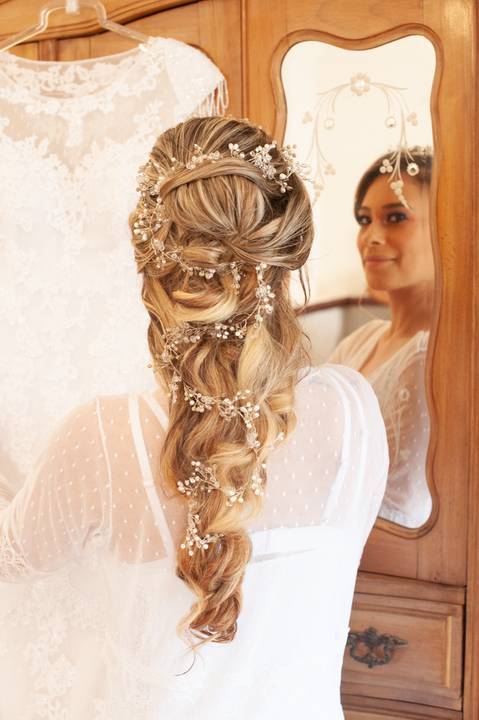 fazenda apoena  -  casamento - casamento annie e Advaldo - casamento na fazenda  - make  de noiva  cabelo da noiva  seme preso  '