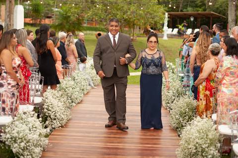 fazenda apoena  -  casamento - casamento annie e Advaldo - casamento na fazenda  - entrada da mãe da noiva e tio '
