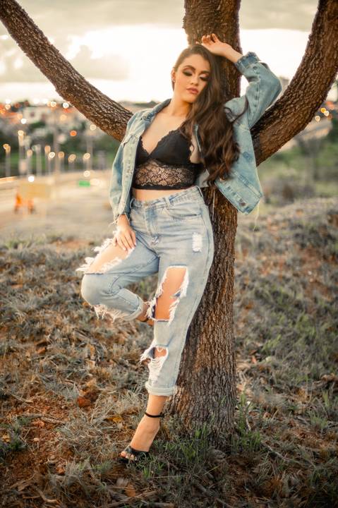 ensaio fotografico - ensaio feminino - fotografia de  mulher  - ensaio fotografico no gama - ensaio fotografico na santa maria  - make up - por do sol  jeans '