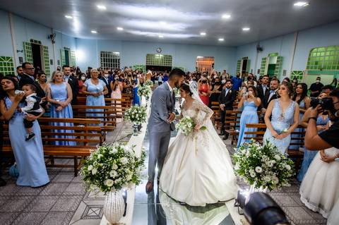 casamento - casamento católico - casamento Thalia e tiago - casamento em santa maria - wedding - ensaio de casal - felizes para sempre - casamento na pandemia -  beijo noivo na noiva '