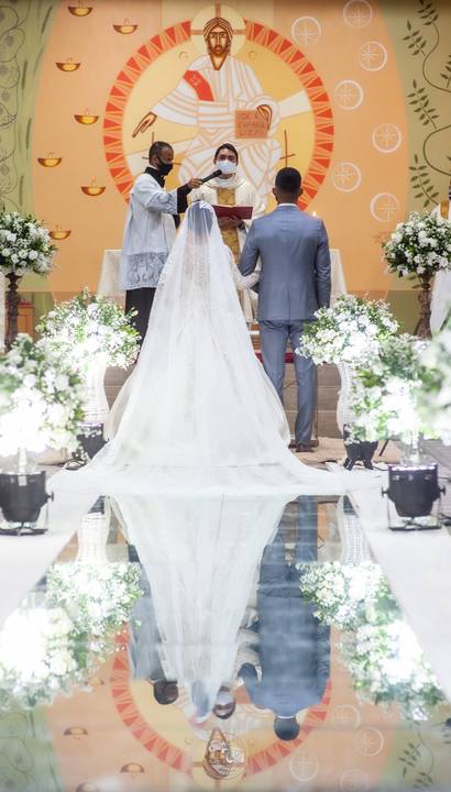 casamento - casamento católico - casamento Thalia e tiago - casamento em santa maria - wedding - ensaio de casal - felizes para sempre - casamento na pandemia -  noivos de costa '