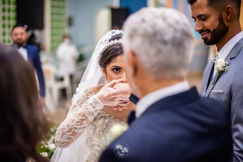 casamento - casamento católico - casamento Thalia e tiago - casamento em santa maria - wedding - ensaio de casal - felizes para sempre - casamento na pandemia -  beijo noiva avo'