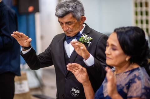 casamento - casamento católico - casamento Thalia e tiago - casamento em santa maria - wedding - ensaio de casal - felizes para sempre - casamento na pandemia -  as benção dos pais noivo '