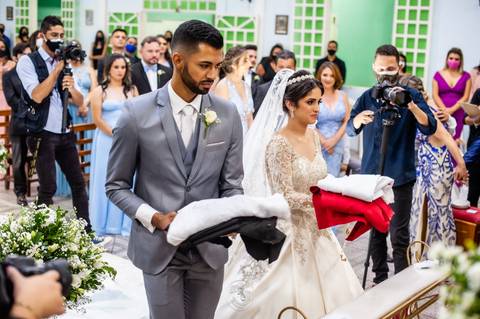 casamento - casamento católico - casamento Thalia e tiago - casamento em santa maria - wedding - ensaio de casal - felizes para sempre - casamento na pandemia -  casal e vestis '