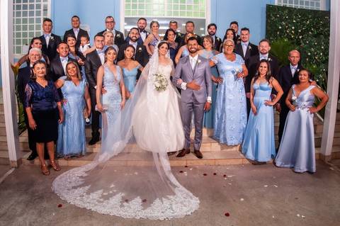 casamento - casamento católico - casamento Thalia e tiago - casamento em santa maria - wedding - ensaio de casal - felizes para sempre - casamento na pandemia -  foto  padrao com todos padrinhos e  pais '