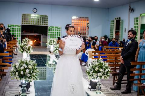 casamento - casamento católico - casamento Thalia e tiago - casamento em santa maria - wedding - ensaio de casal - felizes para sempre - casamento na pandemia -  daminha com placa '