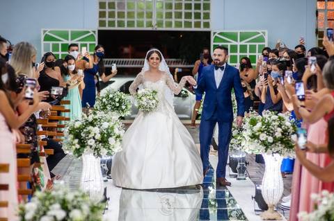 casamento - casamento católico - casamento Thalia e tiago - casamento em santa maria - wedding - ensaio de casal - felizes para sempre - casamento na pandemia -  noiva entrando '