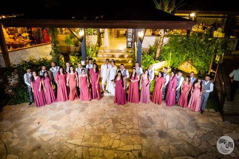 casamento amauri e viviane - casamento no por do sol  - Casamento  farol do cerrado - foto padrinhos de drone '