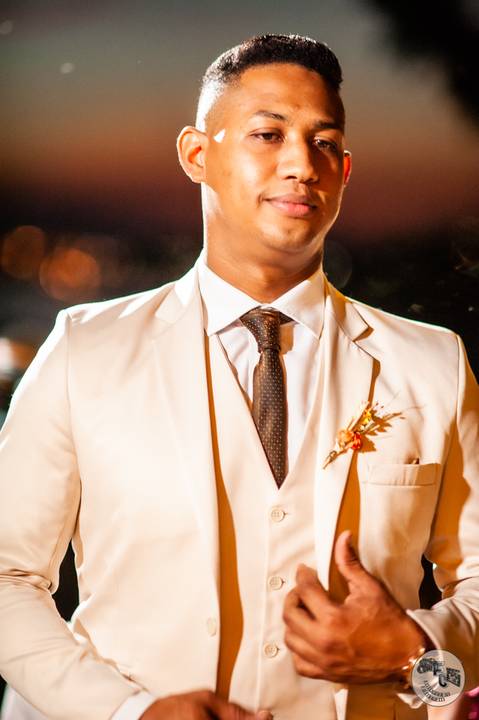 casamento amauri e viviane - casamento no por do sol  - Casamento farol do cerrado  noivo a espera da noiva '