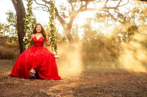 por do sol - debutante  com vestido vermelho - balança artesanal'