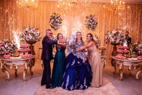 menina-15 anos-vestido azul- festa de 15 anos - espaço jardim gama  - '