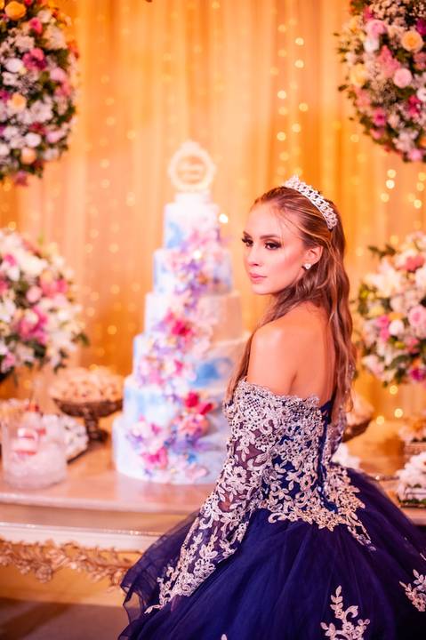 menina-15 anos-vestido azul- festa de 15 anos - espaço jardim gama  - '