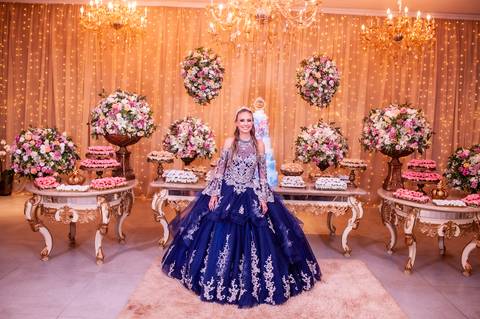 menina-15 anos-vestido azul- festa de 15 anos - espaço jardim gama  - '