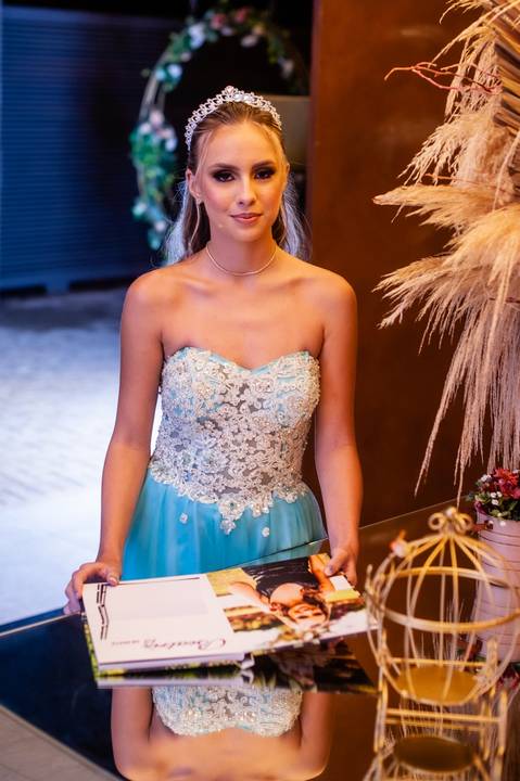 menina-15 anos-vestido azul- festa de 15 anos - espaço jardim gama  - '