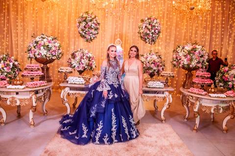 menina-15 anos-vestido azul- festa de 15 anos - espaço jardim gama  - '