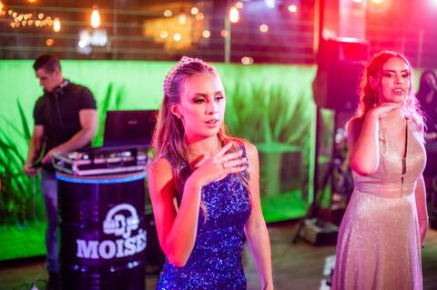 menina-15 anos-vestido azul- festa de 15 anos - espaço jardim gama  - '