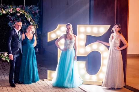 menina-15 anos-vestido azul- festa de 15 anos - espaço jardim gama  - '