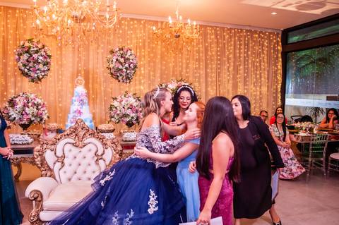 menina-15 anos-vestido azul- festa de 15 anos - espaço jardim gama  - '