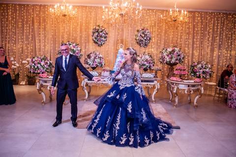 menina-15 anos-vestido azul- festa de 15 anos - espaço jardim gama  - '