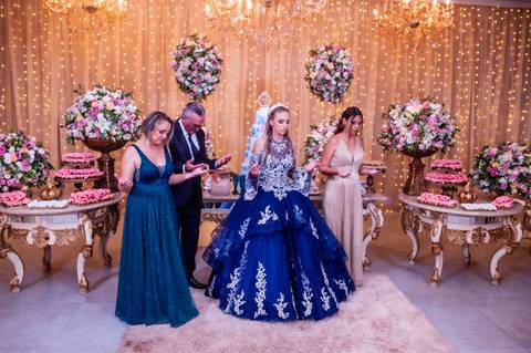 menina-15 anos-vestido azul- festa de 15 anos - espaço jardim gama  - '