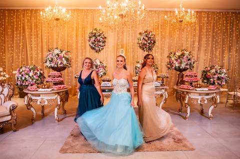 menina-15 anos-vestido azul- festa de 15 anos - espaço jardim gama  - '