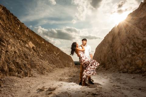  ensaio de casal - casal crente  - pre-wedding - foto criativa  - dunas por do sol '