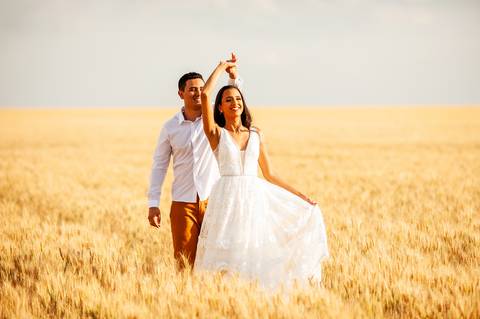 campos do padf - plantação  - casal - ensaio fotografico casal  -  trigo '