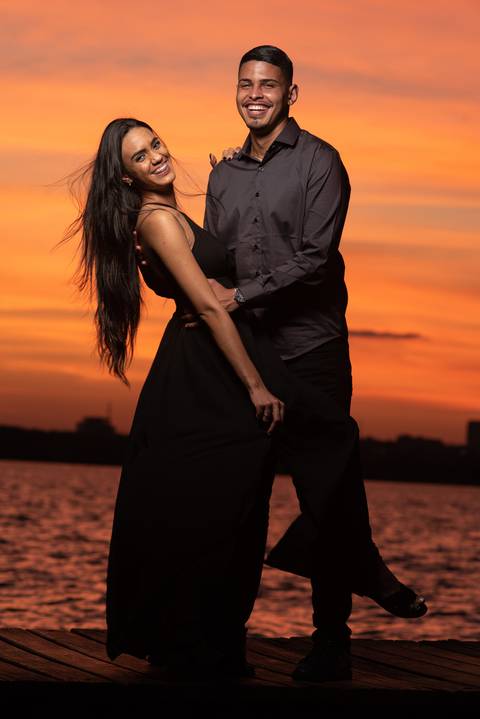 ensaio de casa- pre-wedding  por do sol heminda - casal no por do sol '