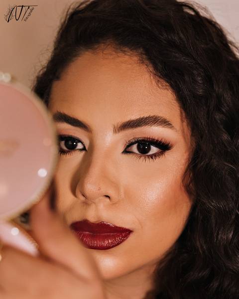 ensaio - ensaio feminino - estúdio - ensaio bh - ensaio interno - ensaio fotográfico - belo horizonte - beleza feminina - auto estima - sao paulo - bragança paulista - extrema - minas gerias - portrait - corporativo - reposicionamento de marca'