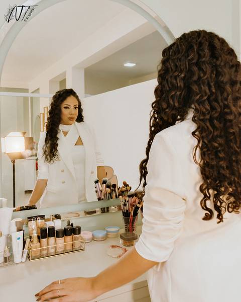 ensaio - ensaio feminino - estúdio - ensaio bh - ensaio interno - ensaio fotográfico - belo horizonte - beleza feminina - auto estima - sao paulo - bragança paulista - extrema - minas gerias - portrait - corporativo - reposicionamento de marca'