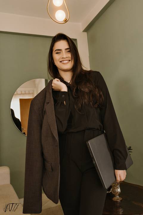 fotocorporativa fotobranding girlboss fotografiacorporativa mg extrema retratofeminino ensaioextrema perfilprofissional posicionamentodeimagem ensaiofeminino autoestima portrait extremaeregiao direito formatura perfilprofissional'