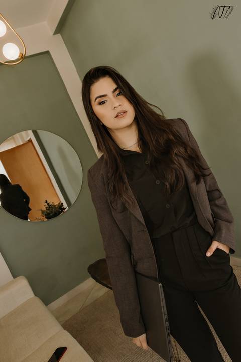 fotocorporativa fotobranding girlboss fotografiacorporativa mg extrema retratofeminino ensaioextrema perfilprofissional posicionamentodeimagem ensaiofeminino autoestima portrait extremaeregiao direito formatura perfilprofissional'