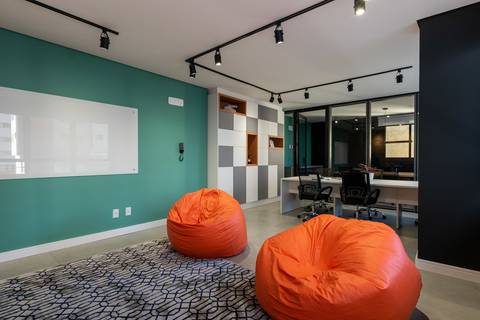 Coworking in a bulding managed by Best Stay, short-therm rental company, Curitiba, Brazil'