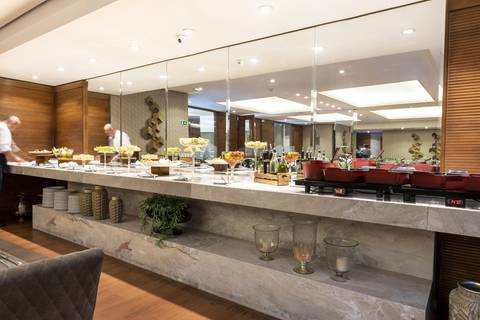 Buffet breakfast Restaurant Garbo, Grand Hotel Rayon - Curitiba, Brazil'