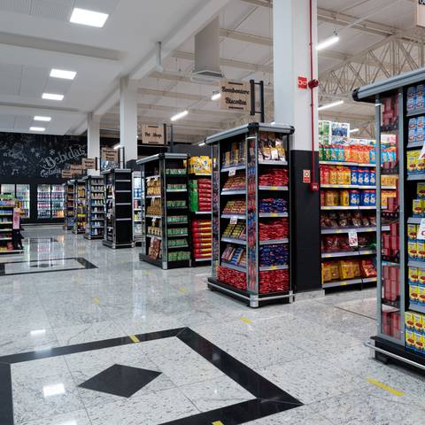 Supermarket Wozniak Curitiba Brazil Serra Fina Marcenaria commercial project customers area'