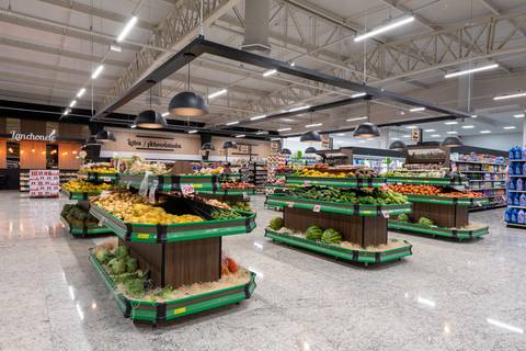 Supermarket Wozniak Curitiba Brazil Serra Fina Marcenaria commercial project customers area'