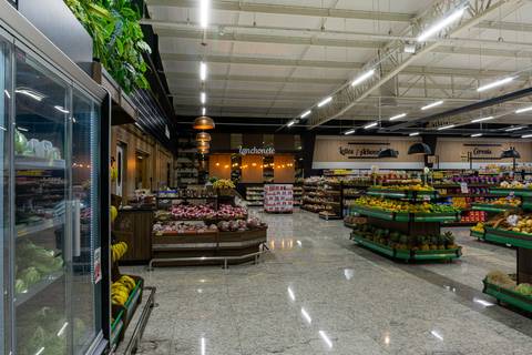 Supermarket Wozniak Curitiba Brazil Serra Fina Marcenaria commercial project customers area'