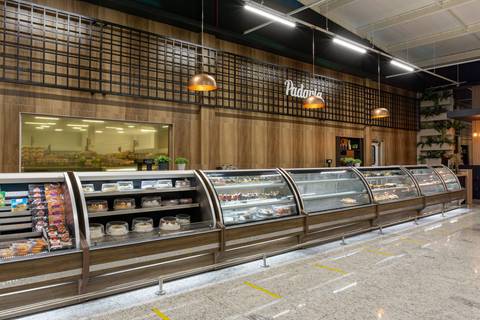 Supermarket Wozniak Curitiba Brazil Serra Fina Marcenaria commercial project customers area bakery'