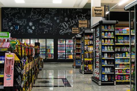 Supermarket Wozniak Curitiba Brazil Serra Fina Marcenaria commercial project customers area'