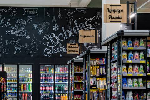 Supermarket Wozniak Curitiba Brazil Serra Fina Marcenaria commercial project customers area'