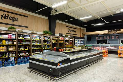 Supermarket Wozniak Curitiba Brazil Serra Fina Marcenaria commercial project customers area'
