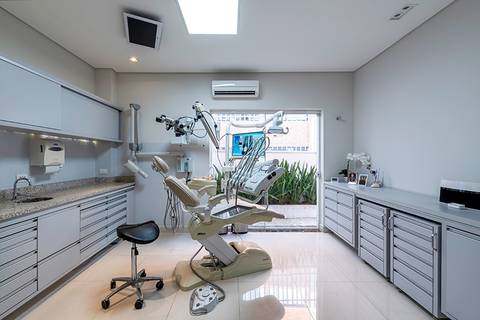 Clínica Odontológica. Consultório. Curitiba - Brazil'