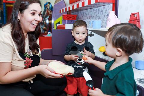 Fotografia de aniversário infantil em Guarulhos na festa de 2 anos do Matheus, tema Mickey, por Click de Alegria Fotografia.'
