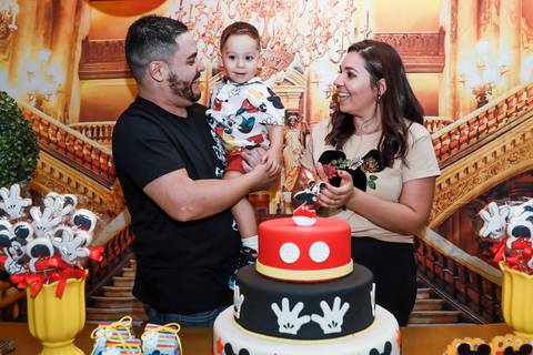 Fotografia de aniversário infantil em Guarulhos na festa de 2 anos do Matheus, tema Mickey, por Click de Alegria Fotografia.'